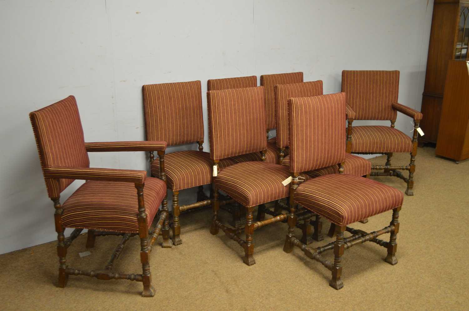 A set of eight 20th Century Carolean-style oak dining chairs. - Bild 2 aus 4