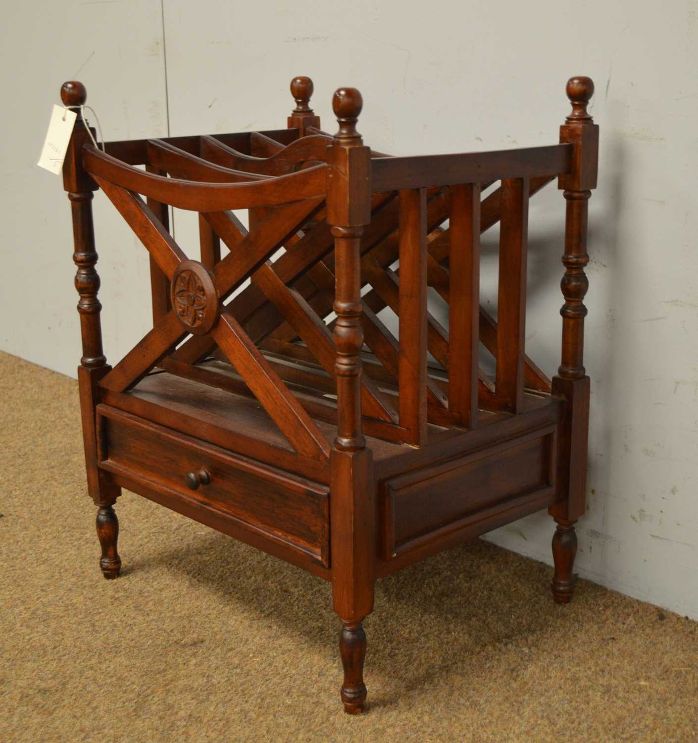 A Regency style hardwood four-division canterbury, modern. - Bild 3 aus 5