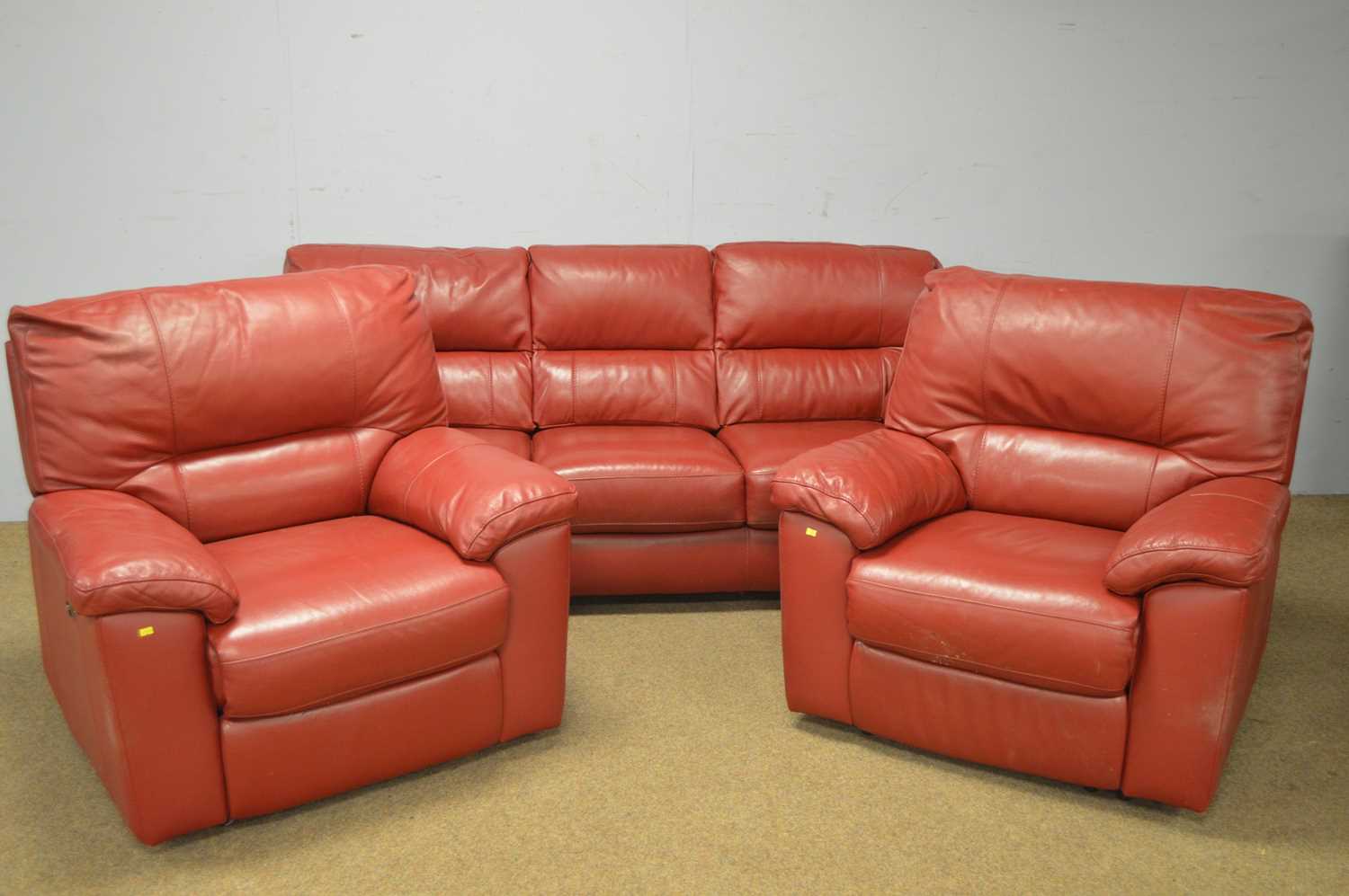 A DFS red leather three-piece suite. - Bild 3 aus 4