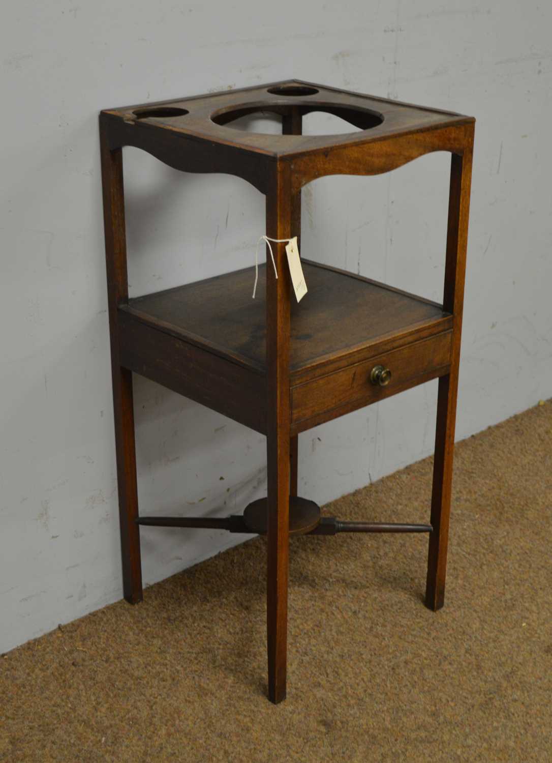 A Georgian mahogany corner washstand and another. - Bild 7 aus 7