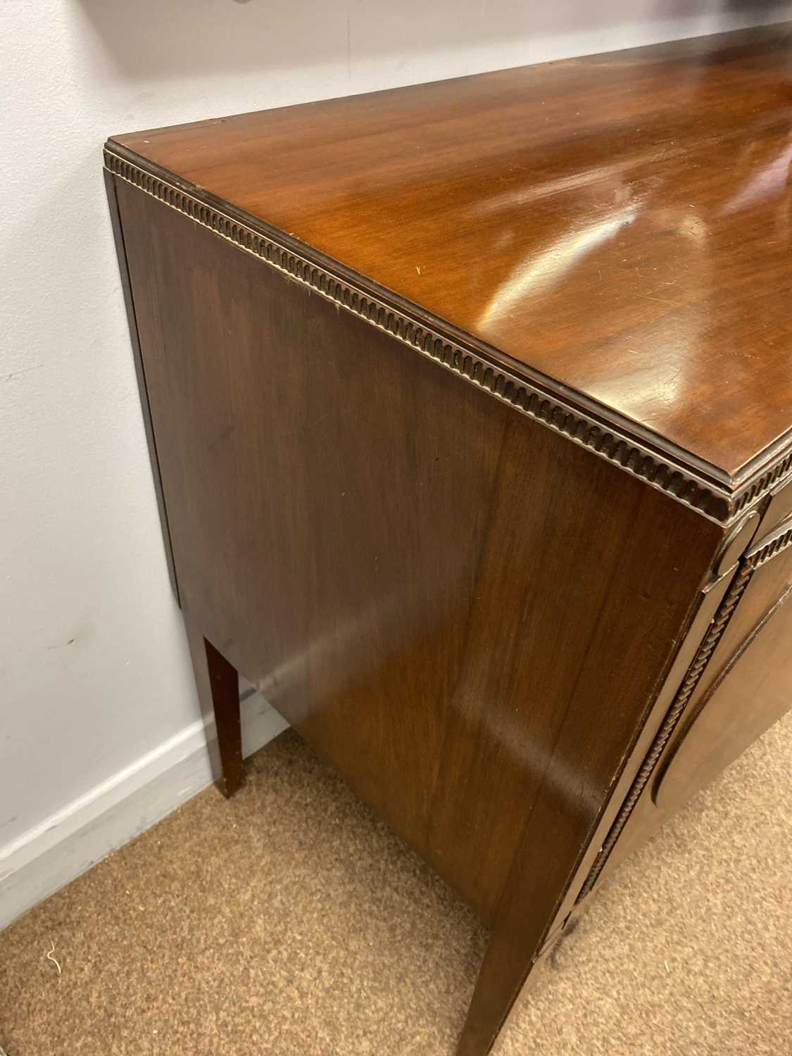 Early 20th C mahogany sideboard. - Bild 4 aus 5