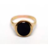 A 9ct yellow gold and onyx signet ring,