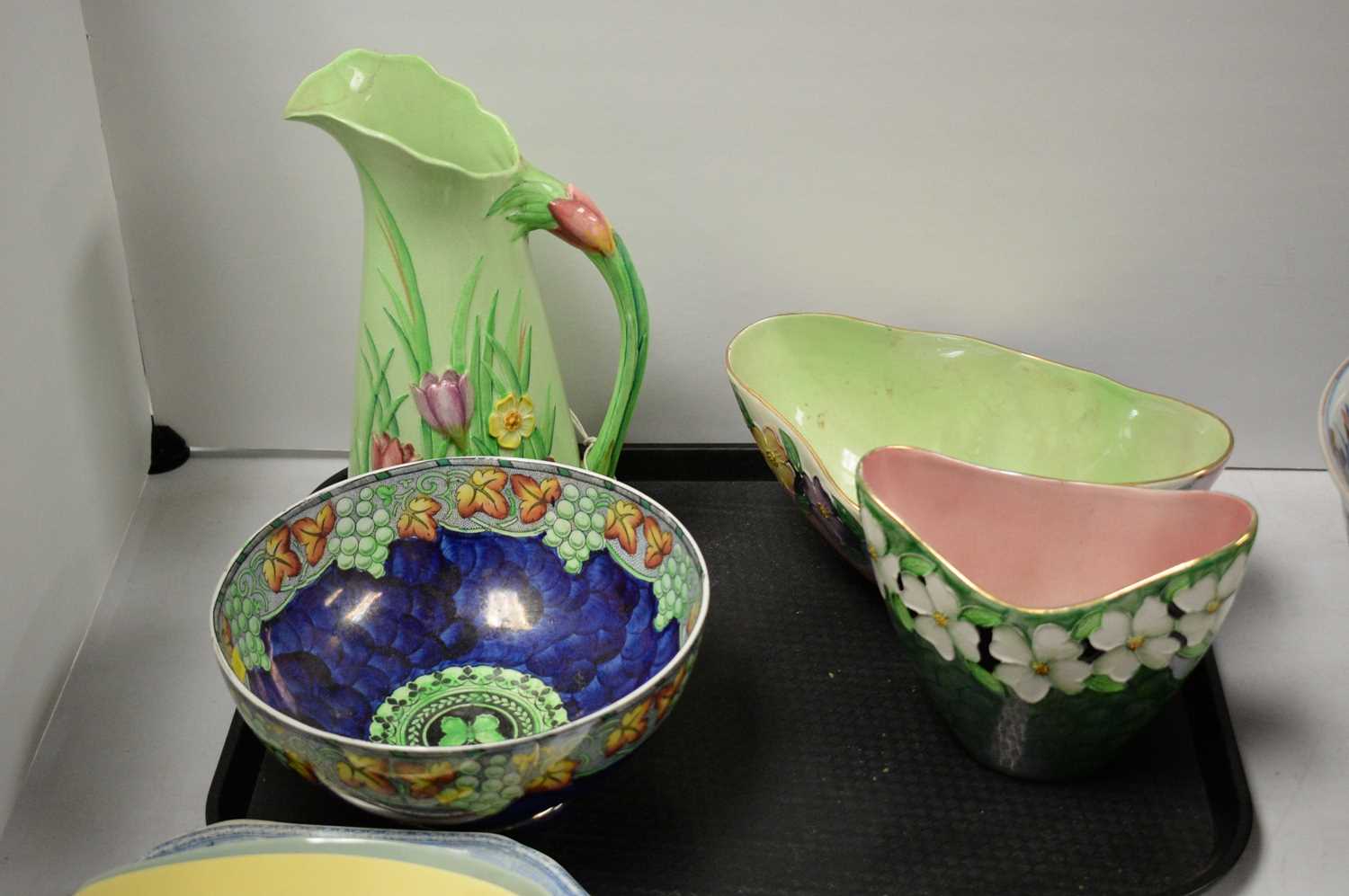 A selection of decorative ceramics. - Bild 2 aus 3