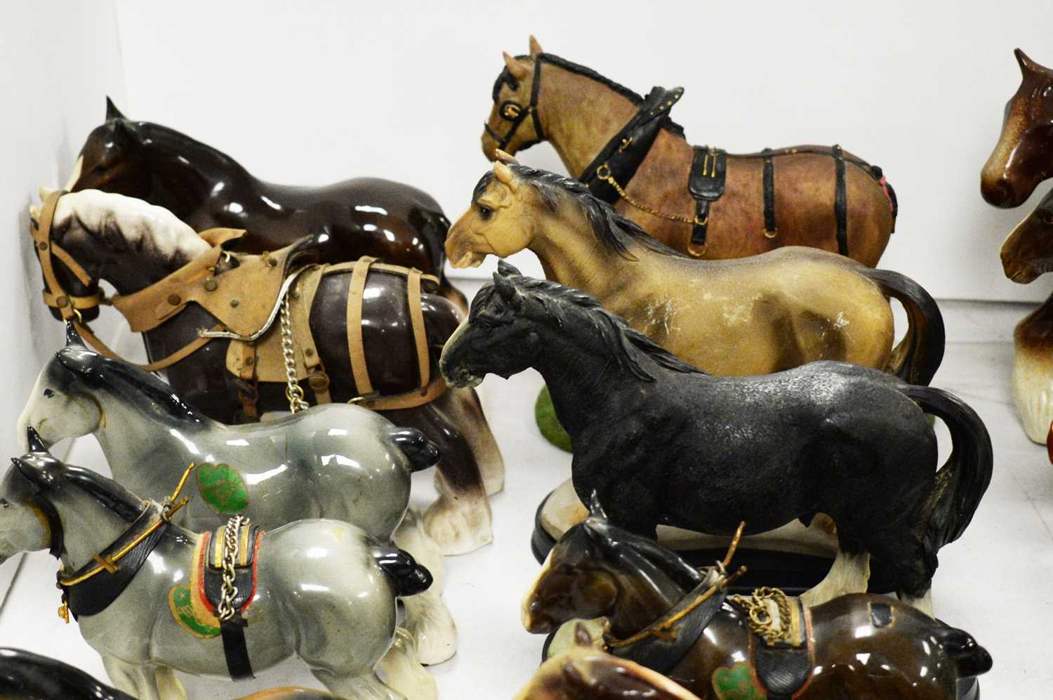 A selection of decorative ceramics and other horse figures. - Image 2 of 3