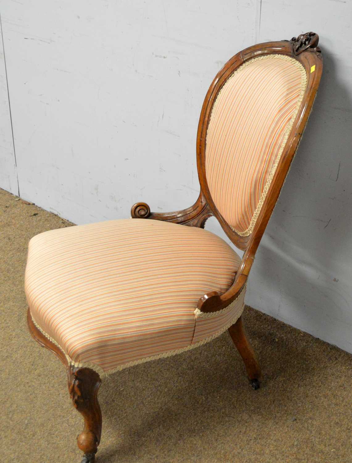 A Victorian carved walnut easy chair and a Sutherland table - Image 5 of 9