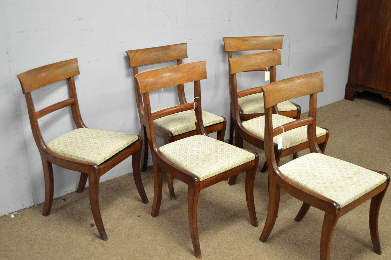 Six mid 19th Century mahogany dining chairs - Image 2 of 4