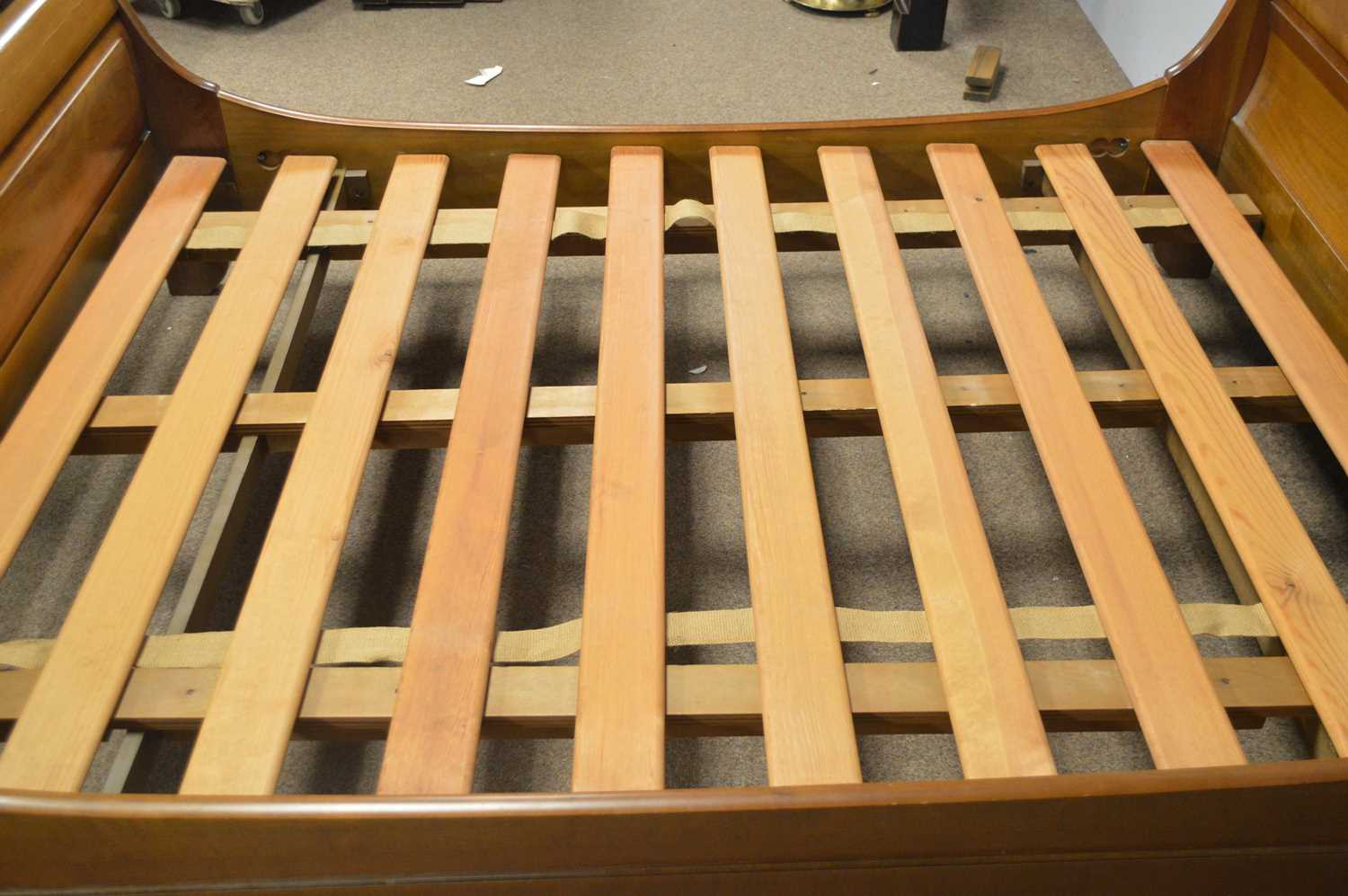 A modern French cherry wood sleigh bed - Image 4 of 4