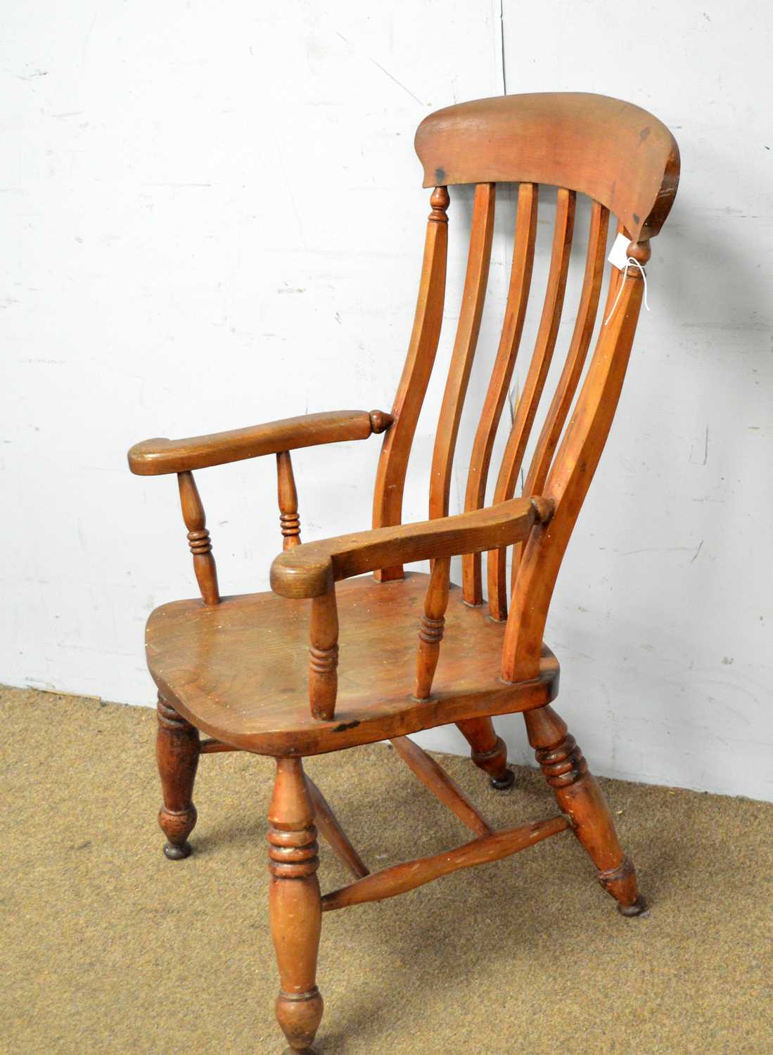 A late 19th Century elm and beechwood Windsor style armchair - Bild 3 aus 4