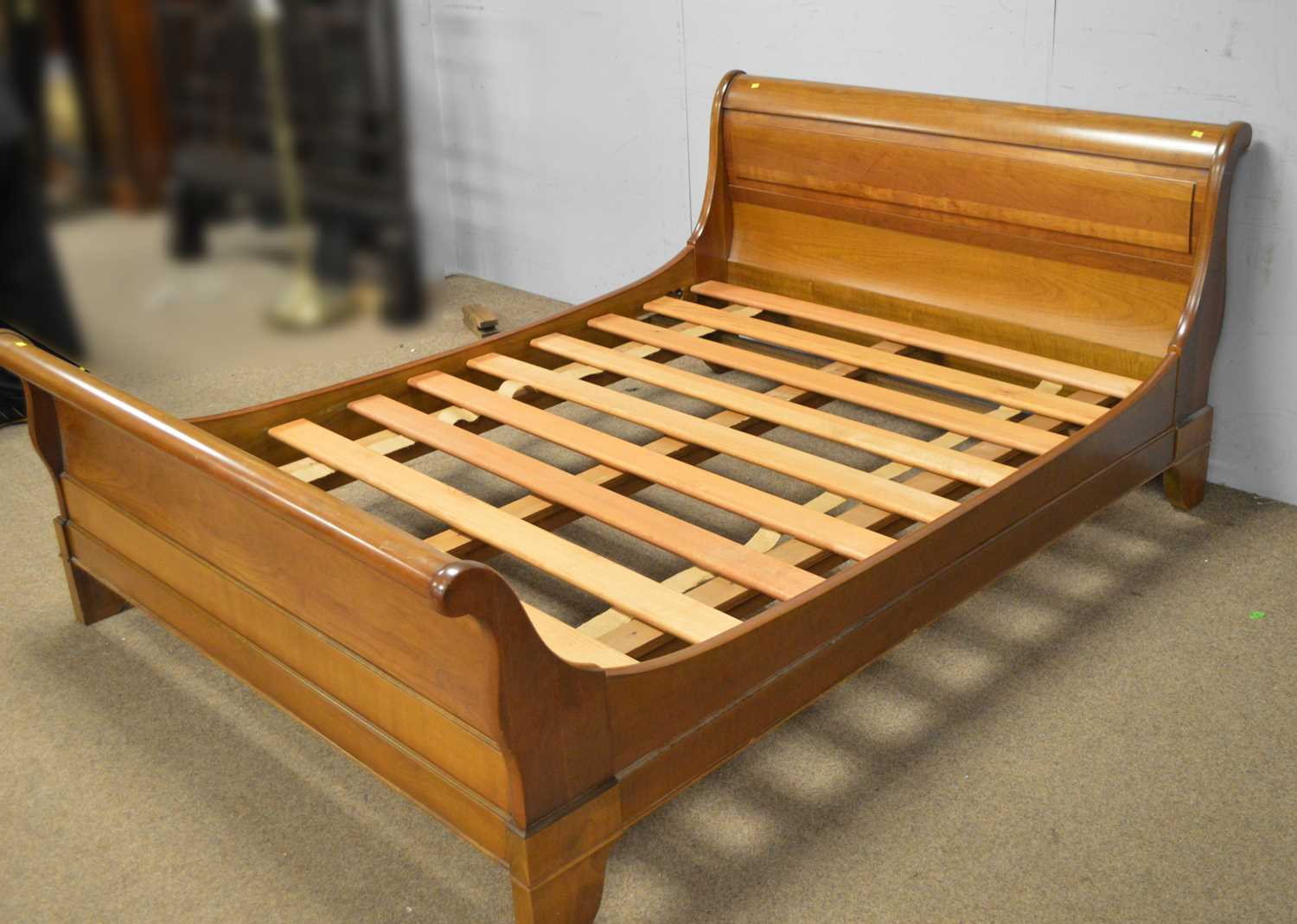 A modern French cherry wood sleigh bed - Image 3 of 4