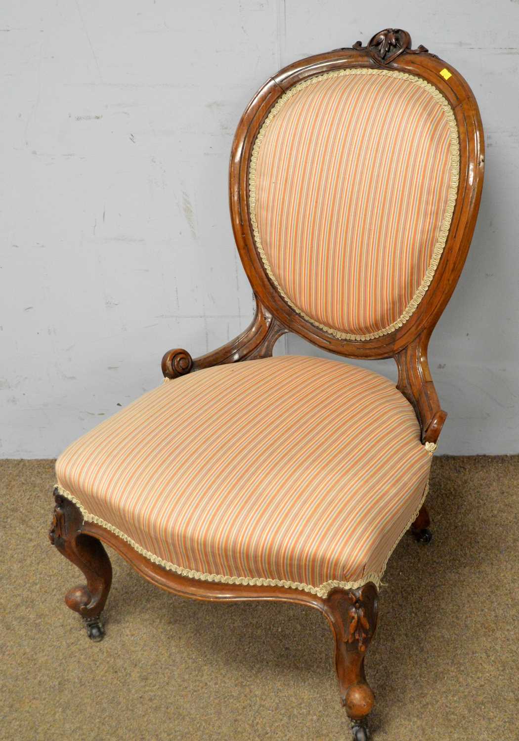 A Victorian carved walnut easy chair and a Sutherland table - Image 4 of 9