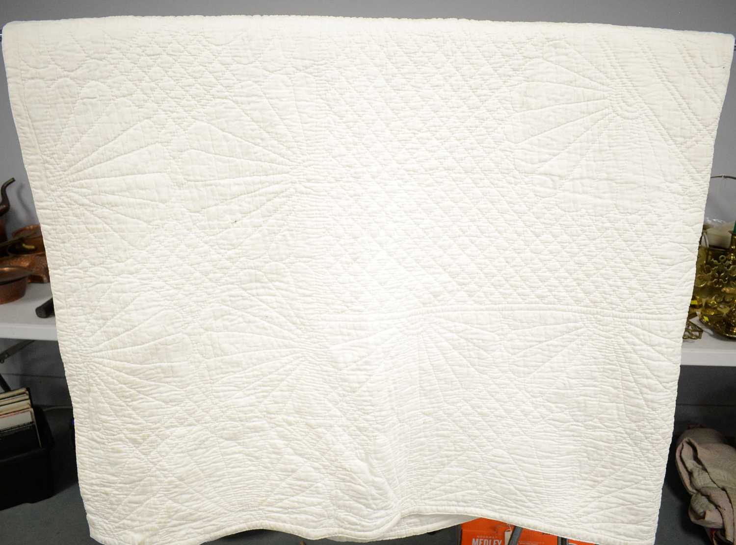 A white Durham quilt.