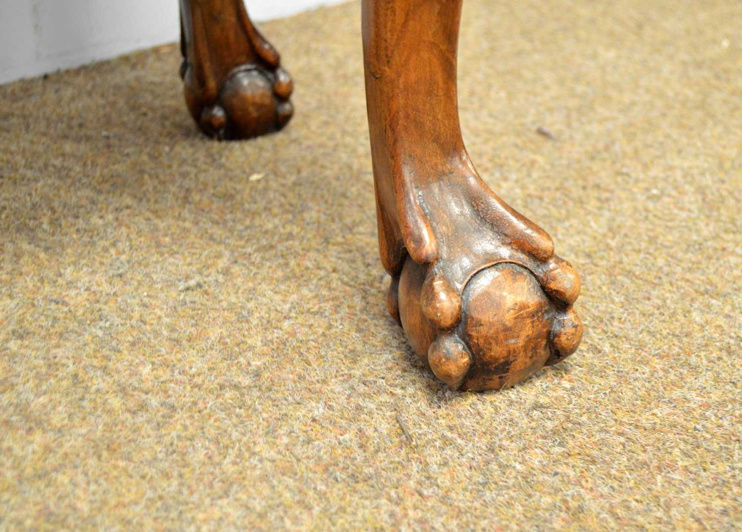 A Georgian style walnut stool - Image 4 of 5