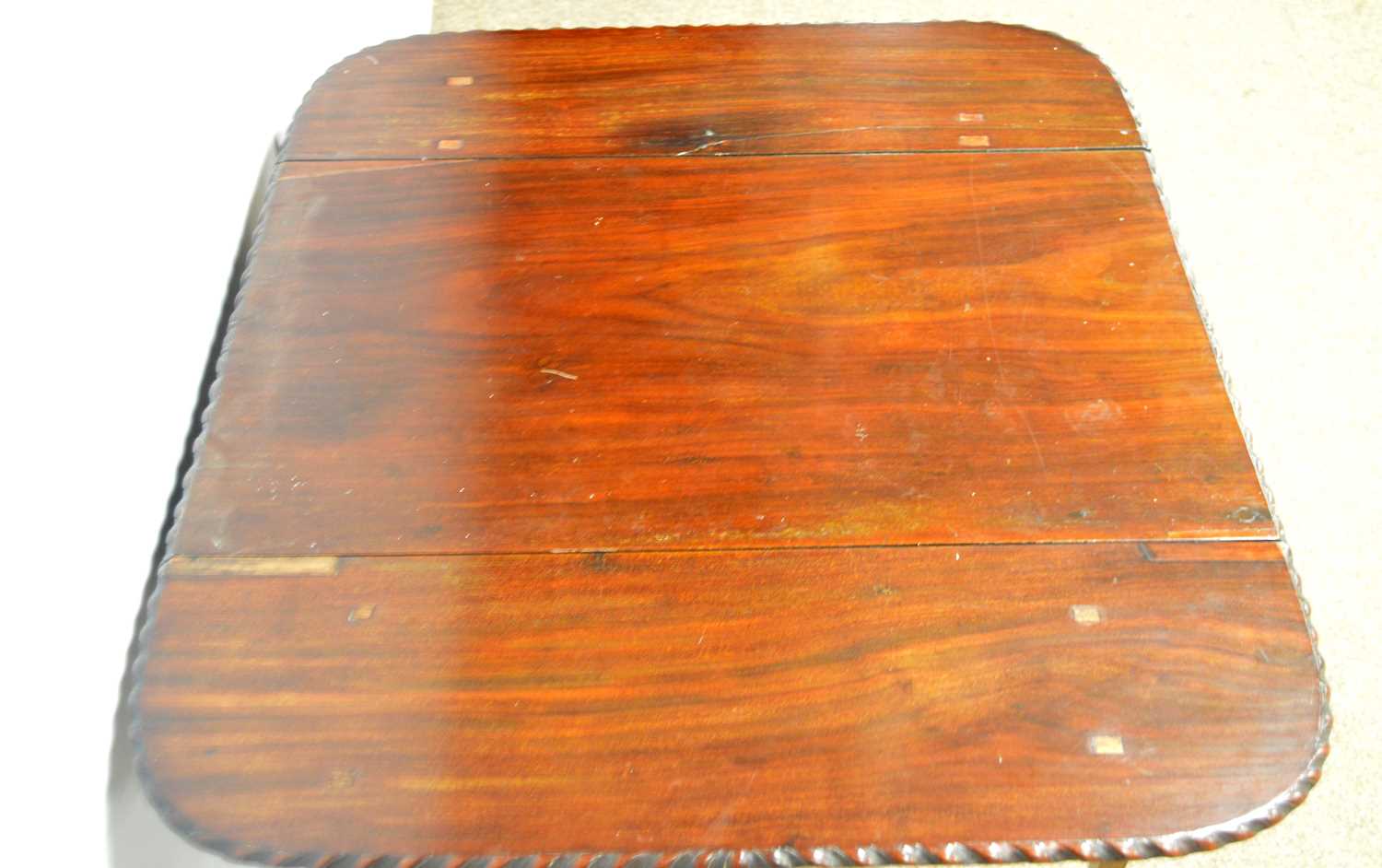 A Victorian mahogany Pembroke table. - Bild 4 aus 4