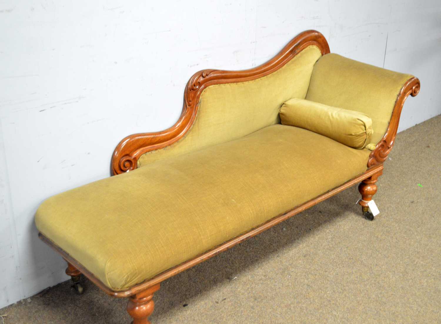 A Victorian carved walnut chaise longue - Image 2 of 5