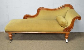 A Victorian carved walnut chaise longue