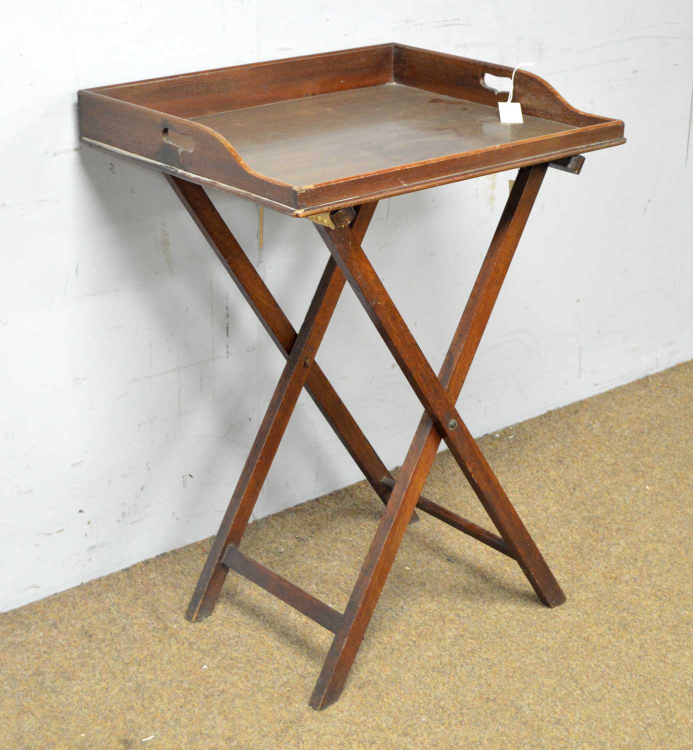 A vintage mahogany Butler's tray on folding stand - Image 2 of 4