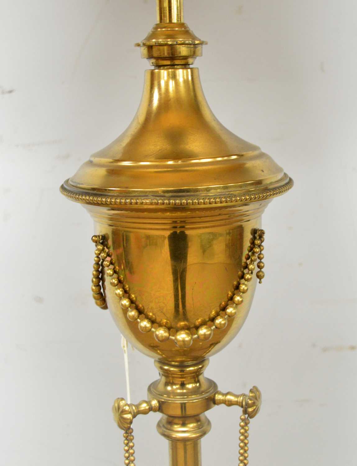 A classical style brass lamp standard - Bild 3 aus 3