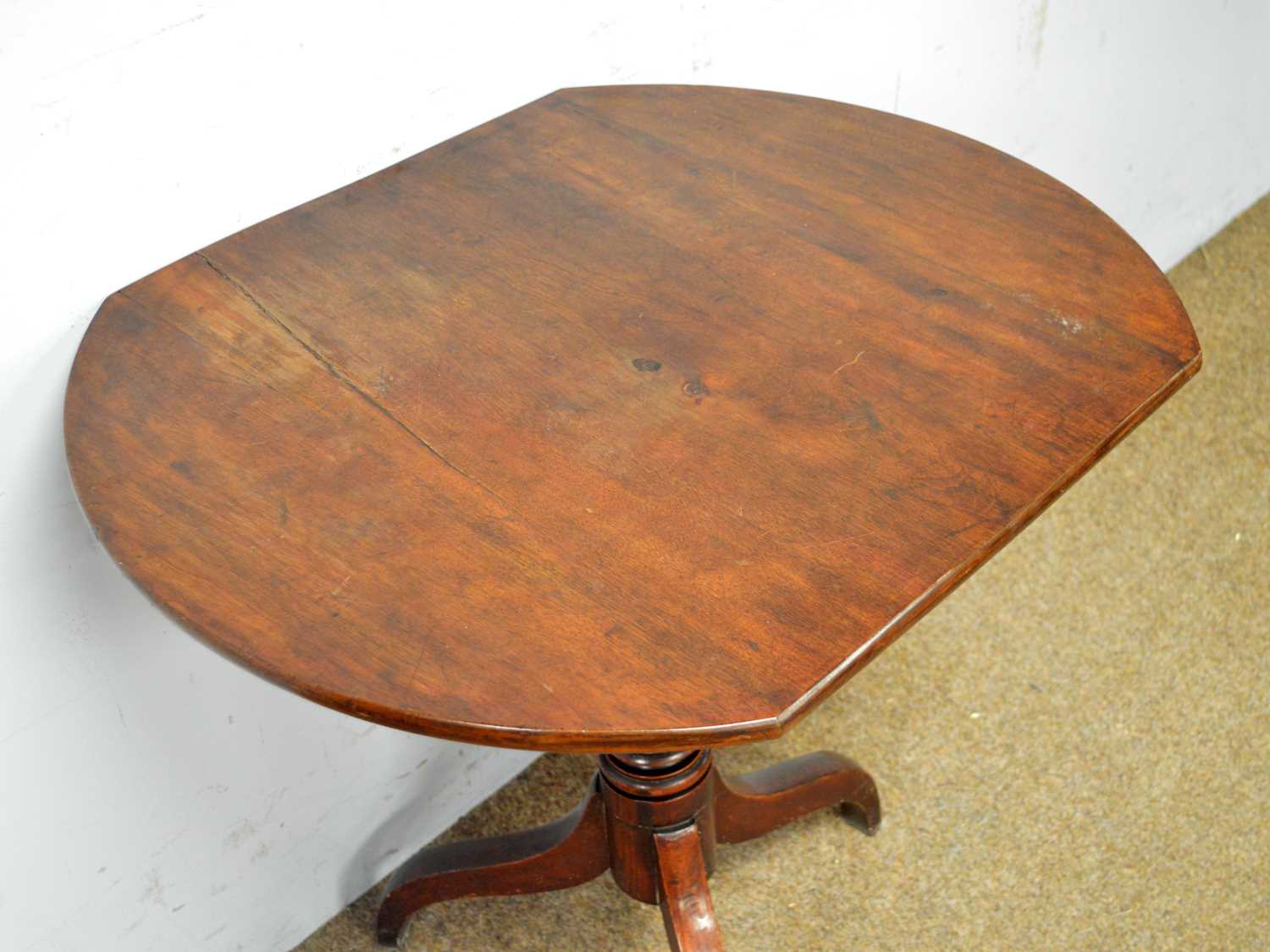 A Victorian style stained oak stick/umbrella stand and a tripod table - Image 7 of 10