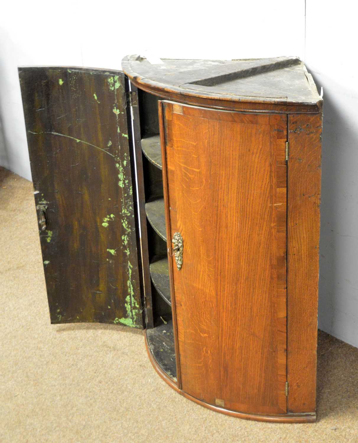 A Georgian style walnut sofa table and two corner cupboards. - Image 4 of 10