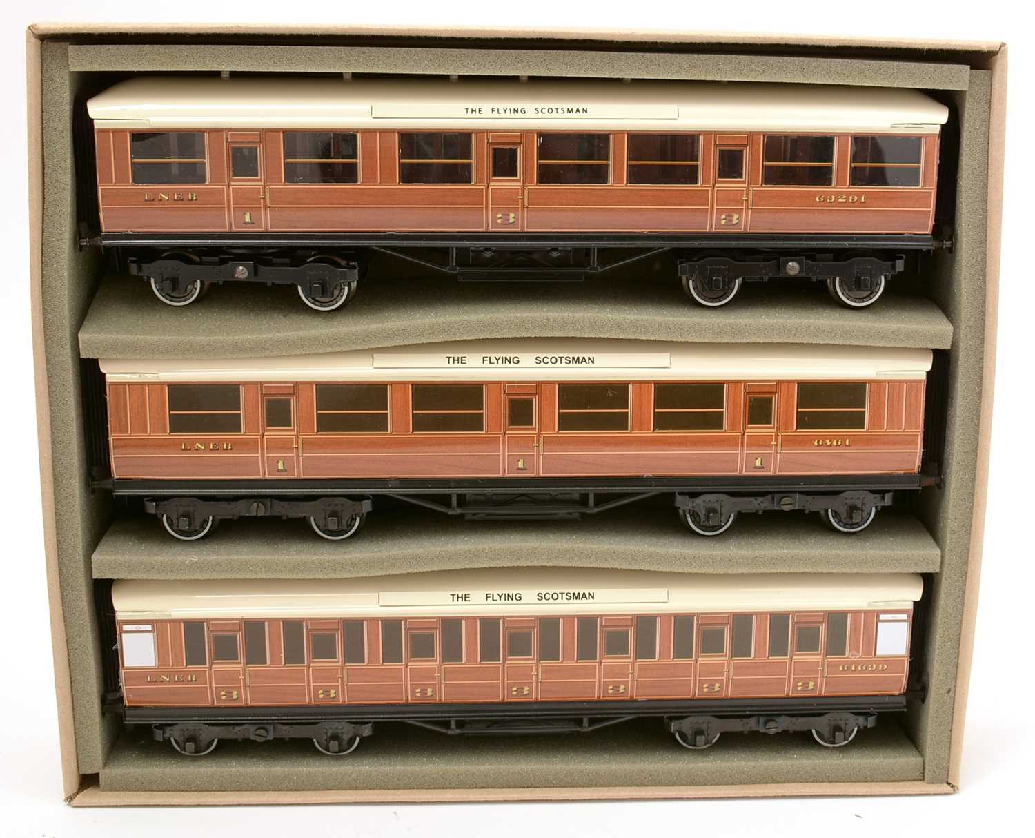 Ace Trains 0-gauge corridor coach set,