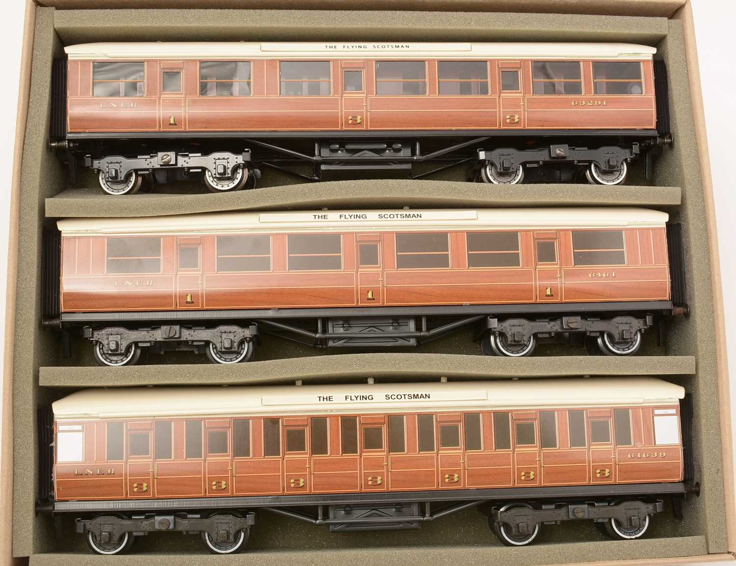 Ace Trains 0-gauge corridor coach set, - Bild 2 aus 4