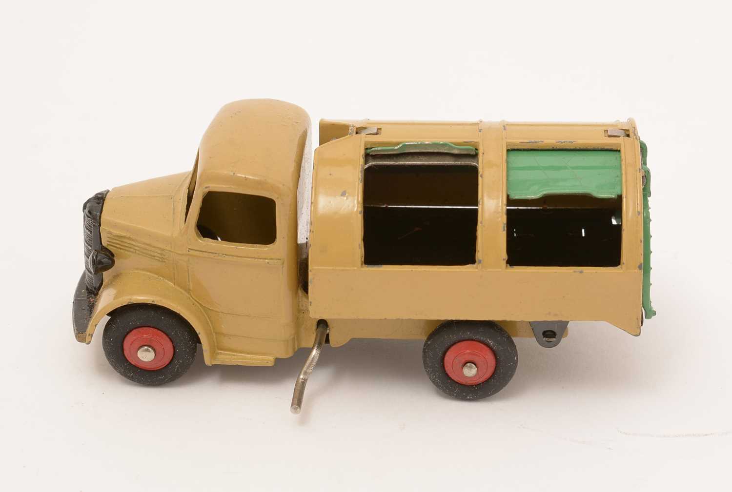 Dinky Toys diecast vehicles - Bild 12 aus 21