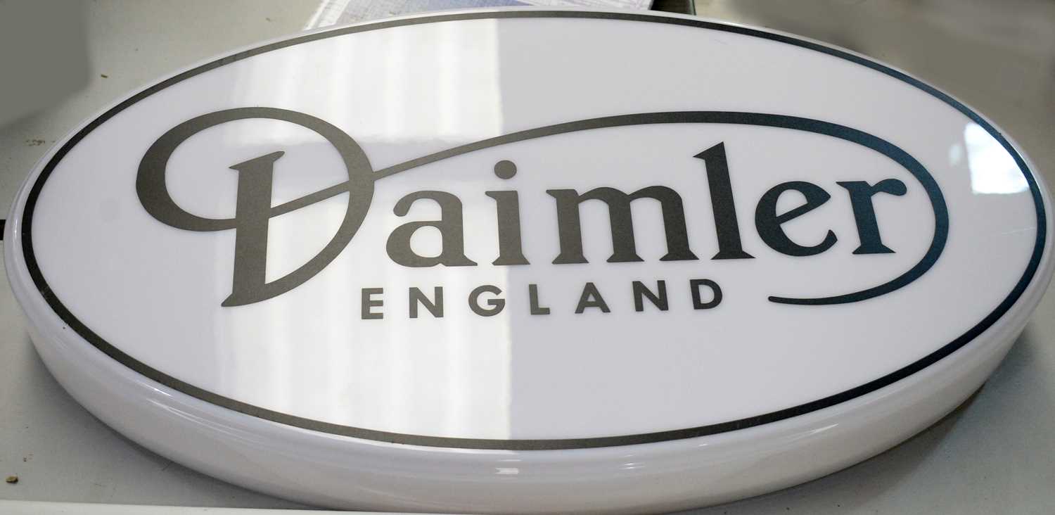 Daimler & Lanchester Owner's replica display sign; and a Daimler light-up advertising sign. - Bild 3 aus 3