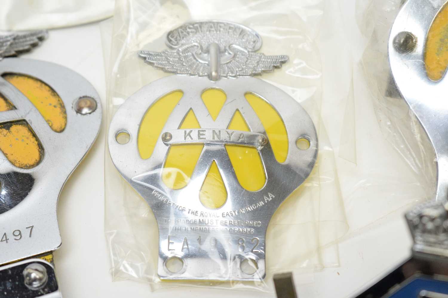 A selection of AA and RAC car badges. - Bild 3 aus 3
