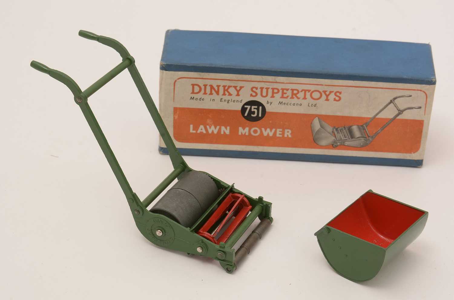 Dinky Toys diecast agricultural and other vehicles, - Bild 13 aus 21