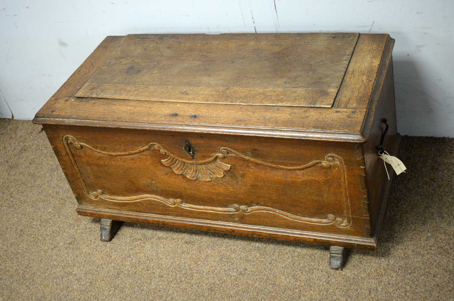 A 19th Century oak blanket chest - Image 2 of 3