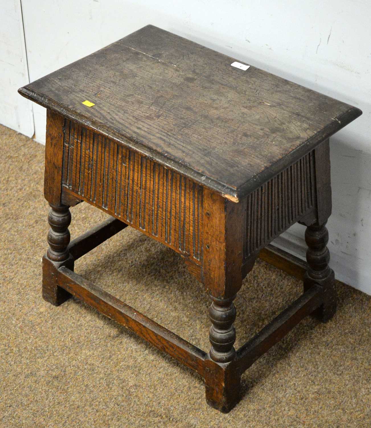 A 20th Century oak and elm occasional table - Image 2 of 3