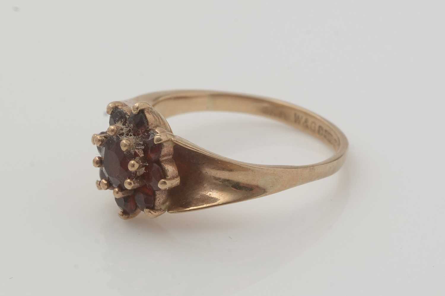 A sapphire and diamond cluster ring and a garnet cluster ring, - Image 3 of 5