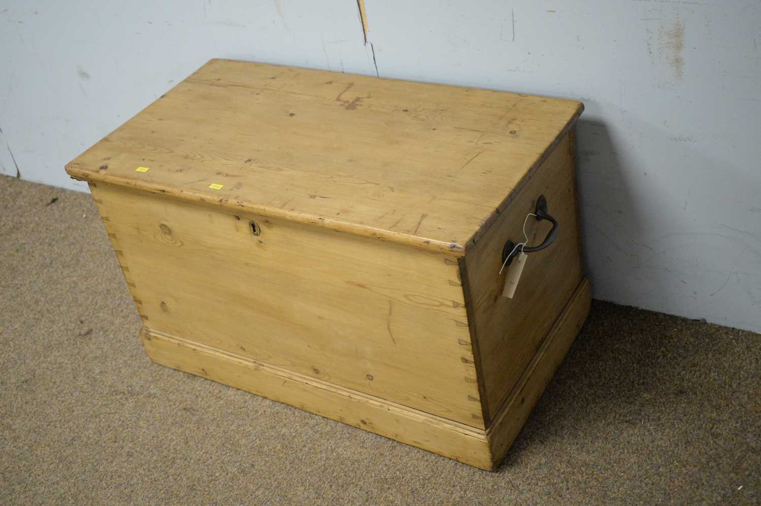 A pine blanket box - Image 2 of 3