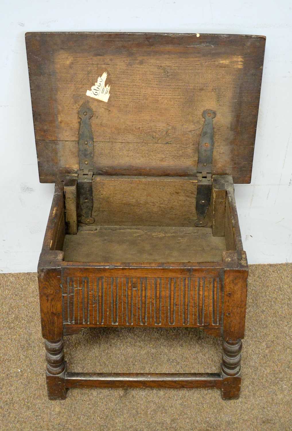 A 20th Century oak and elm occasional table - Image 3 of 3