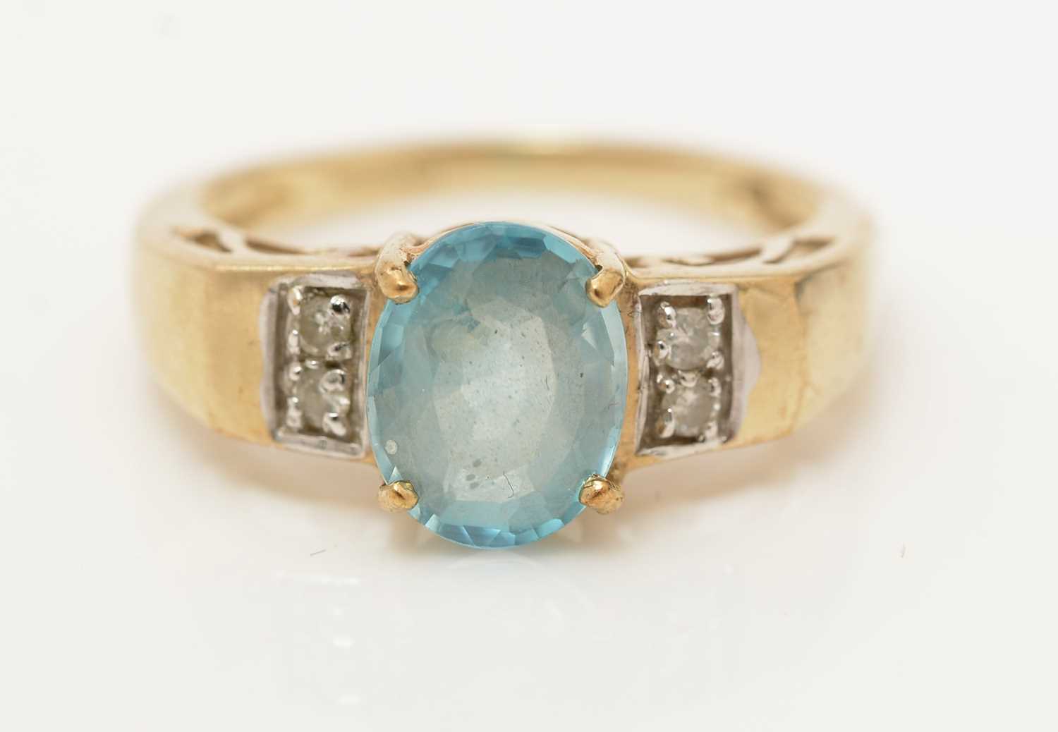 A zircon and diamond ring, - Image 2 of 3