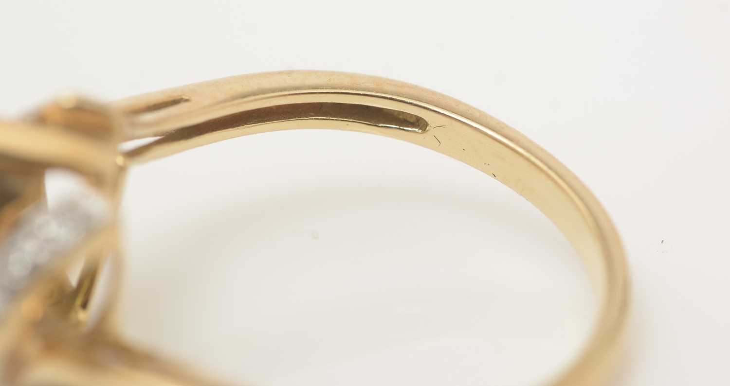 A peridot and diamond ring - Image 3 of 3