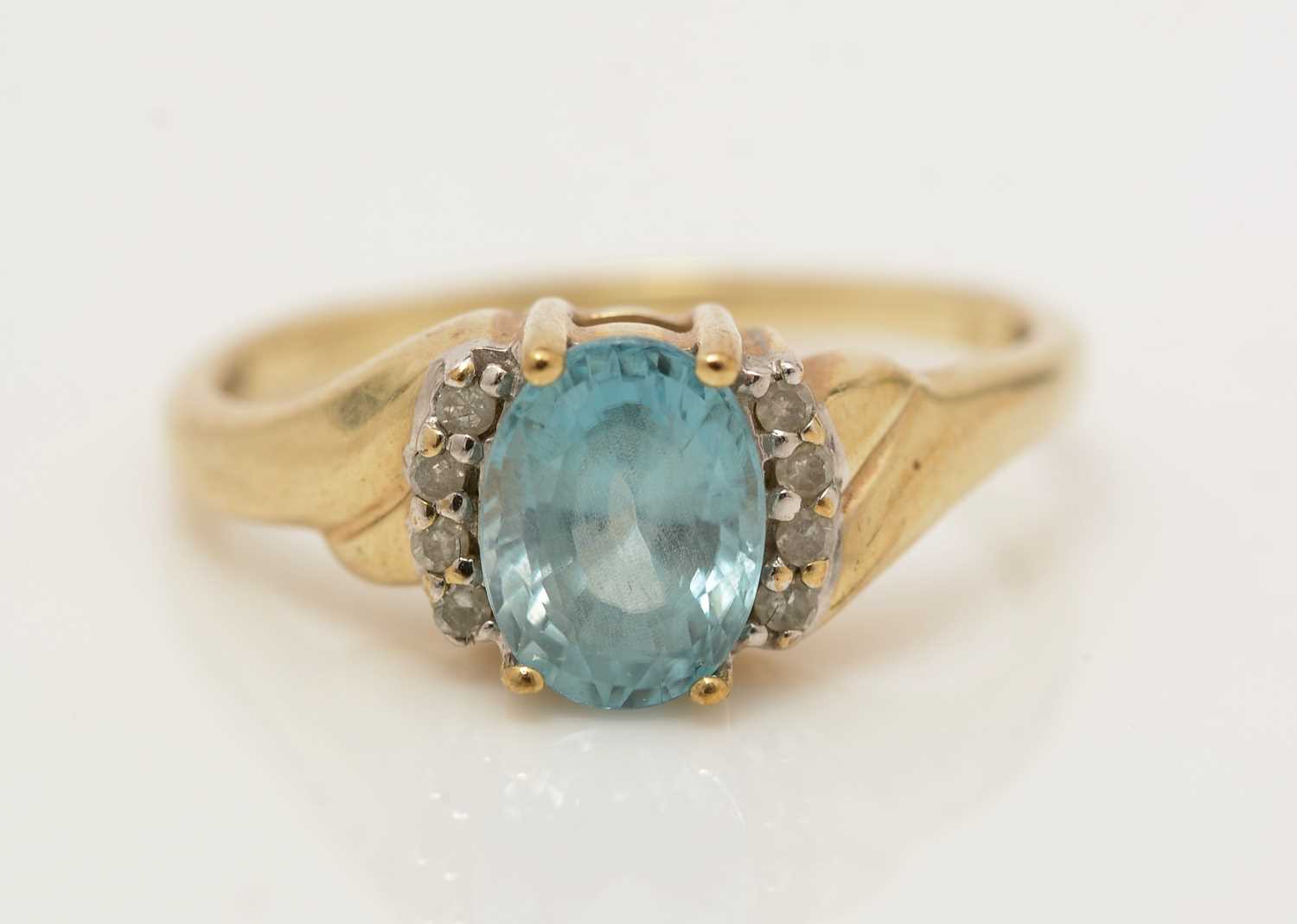 A zircon and diamond ring, - Image 2 of 3