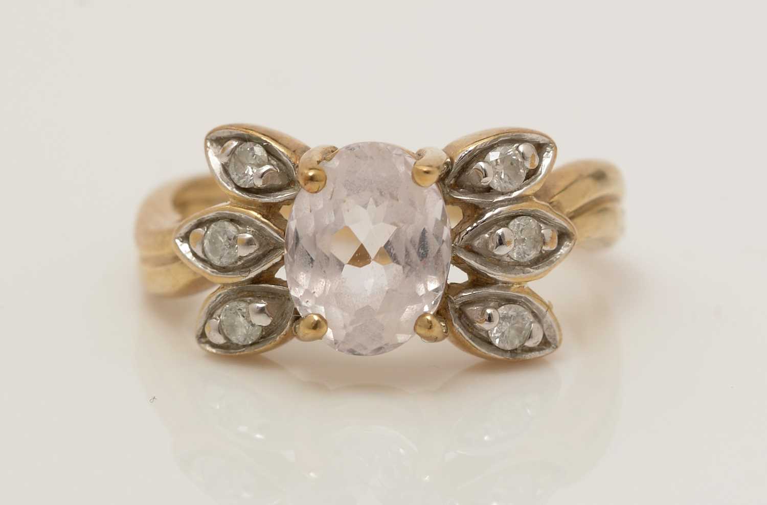 A kunzite and diamond ring, - Image 2 of 3