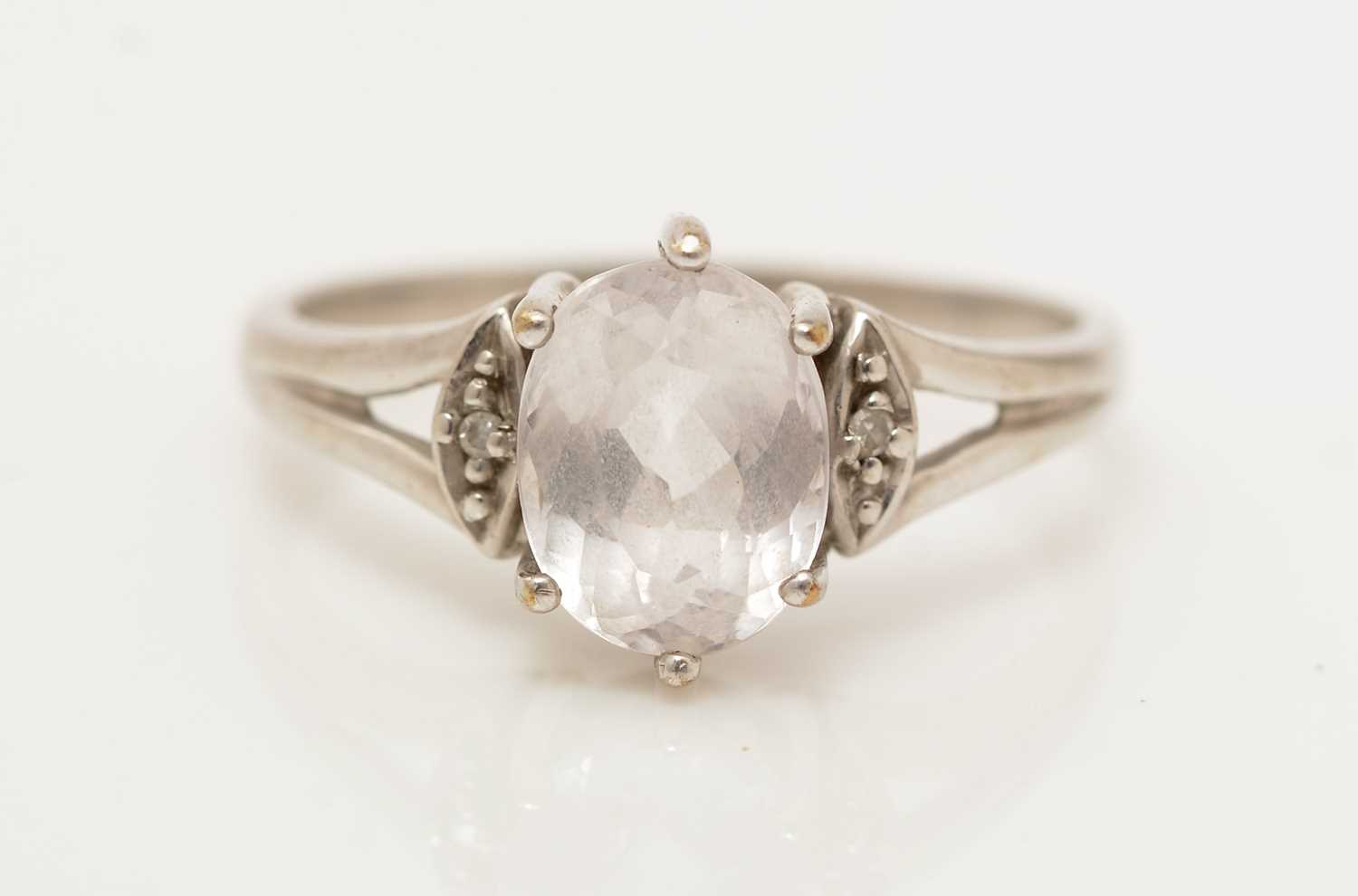 A kunzite and diamond ring, - Image 2 of 3
