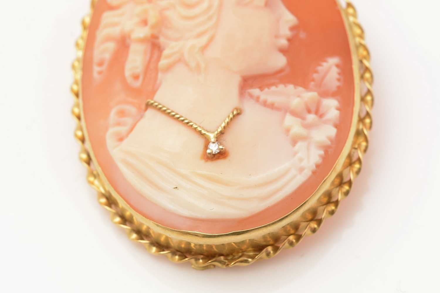 A carved shell cameo brooch, and matching earrings - Image 4 of 5