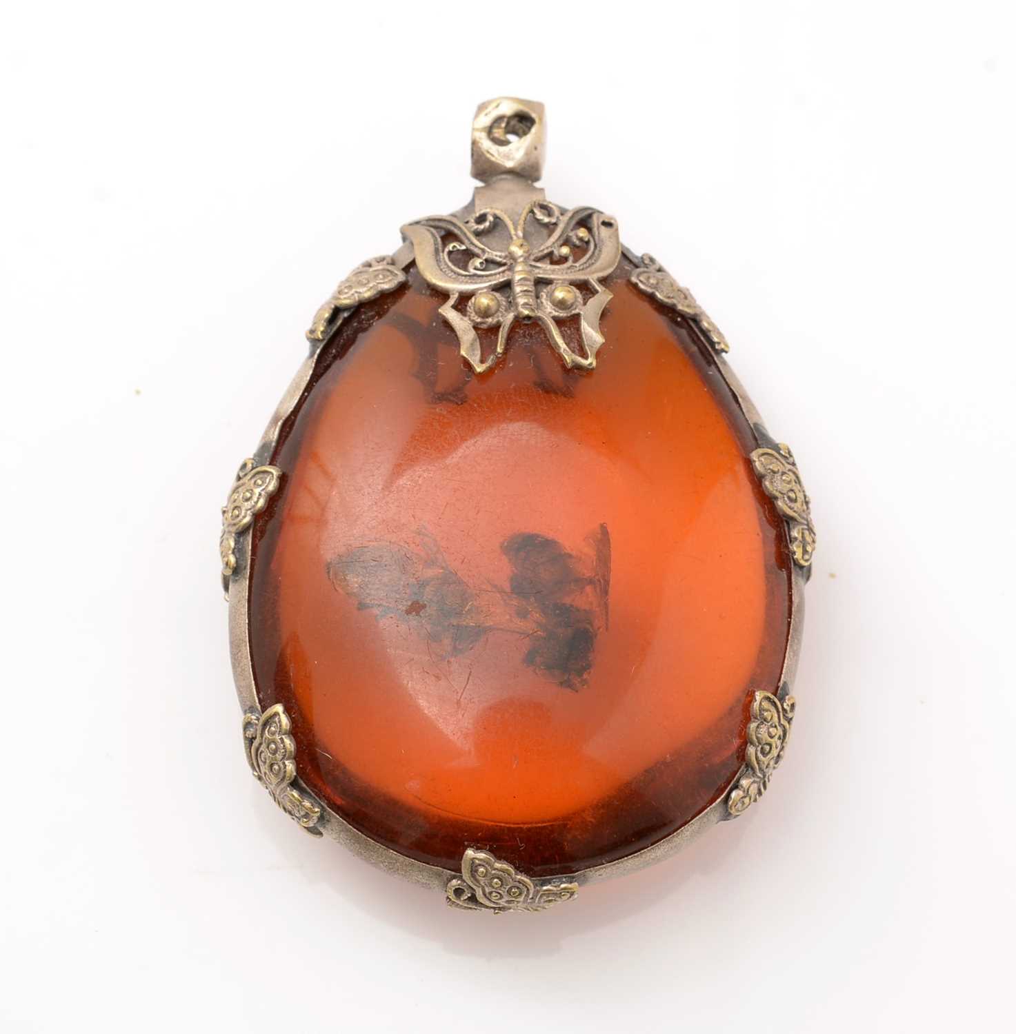 An amber specimen pendant,