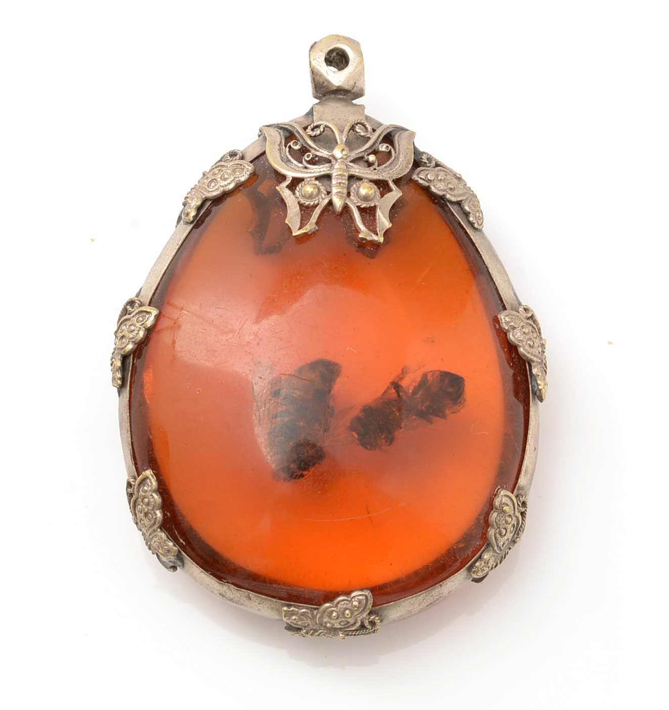 An amber specimen pendant, - Image 2 of 6