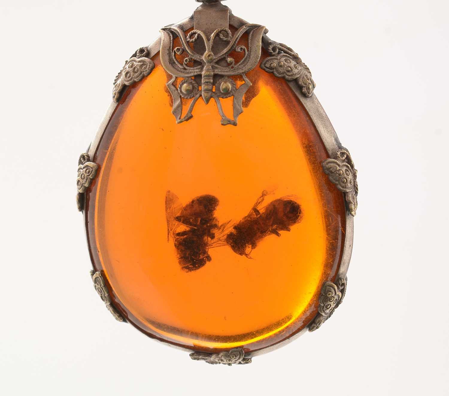An amber specimen pendant, - Image 5 of 6
