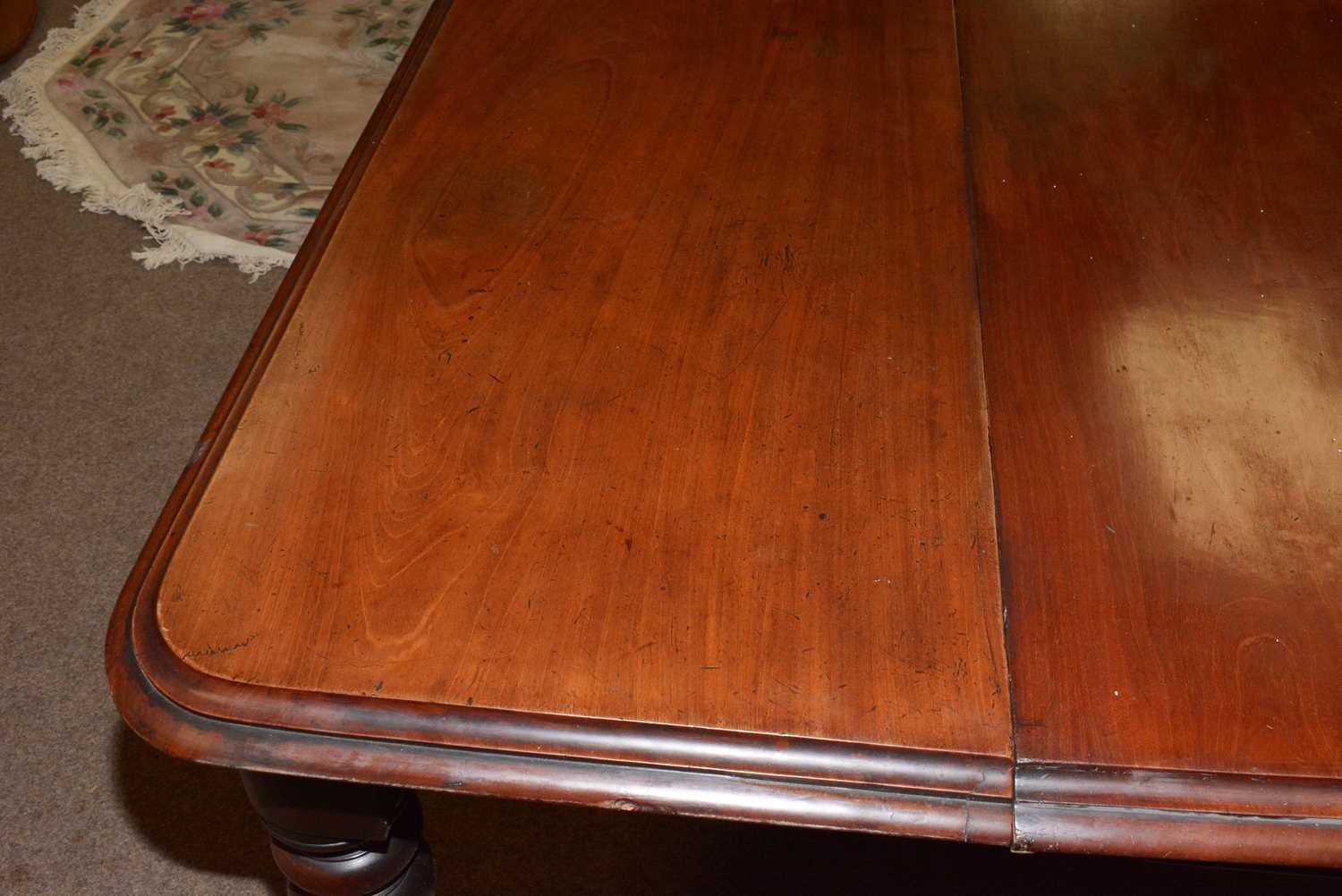 A substantial Victorian mahogany draw leaf dining table. - Image 10 of 14