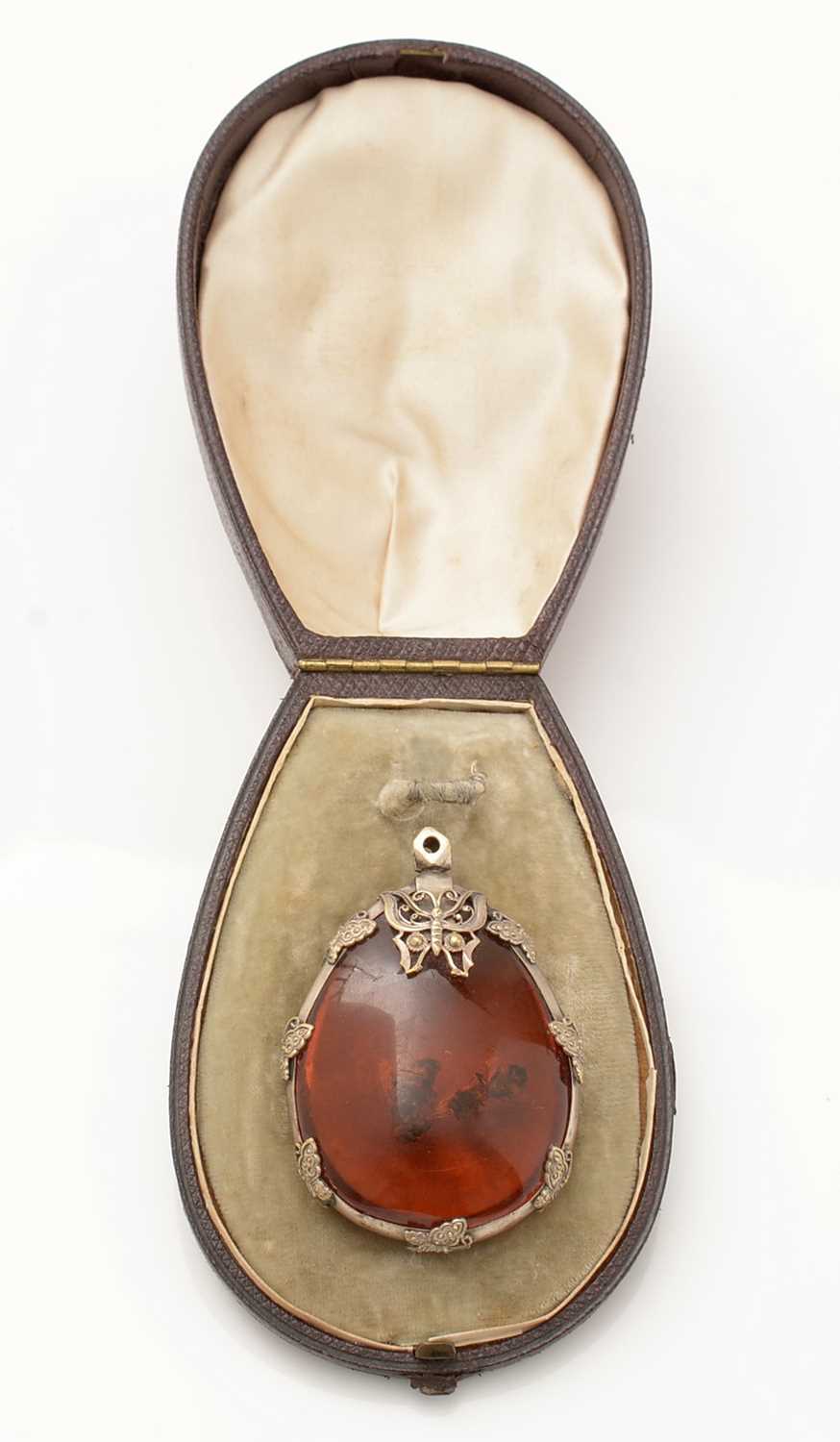 An amber specimen pendant, - Image 4 of 6
