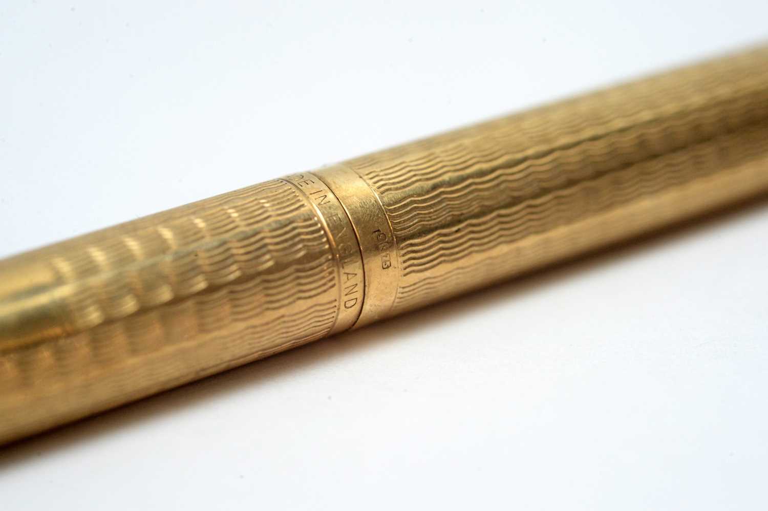 A 9ct yellow gold Parker propelling pencil, - Bild 3 aus 3
