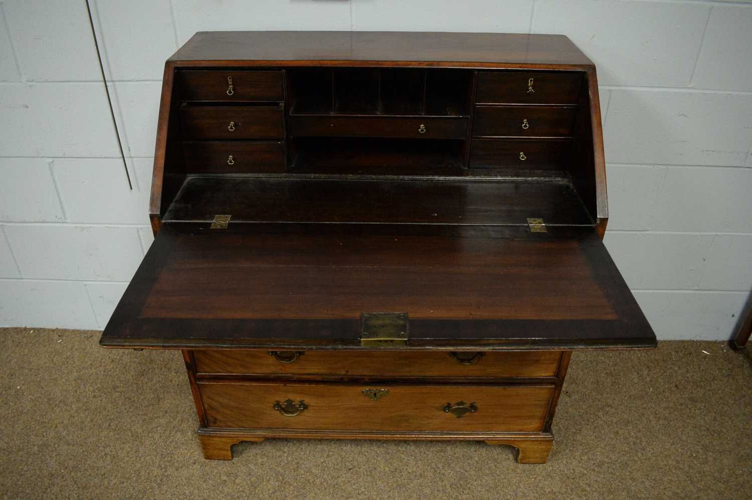 A Georgian mahogany writing bureau - Bild 4 aus 4