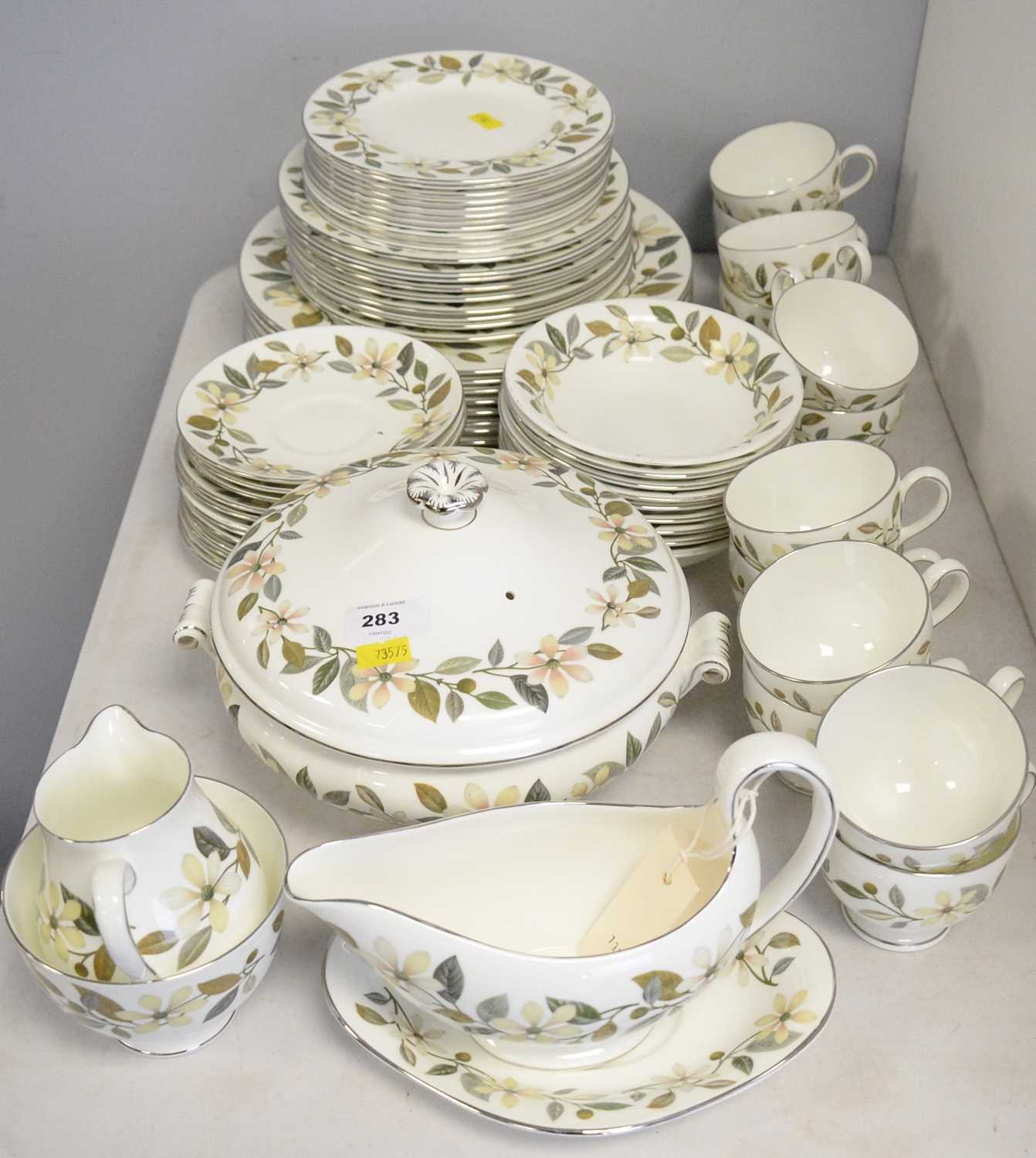 A Wedgwood ‘Beaconsfield’ pattern part dinner service. - Image 4 of 4