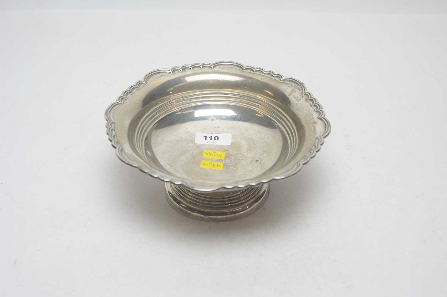 A silver bowl, by Walker & Hall, - Bild 2 aus 3