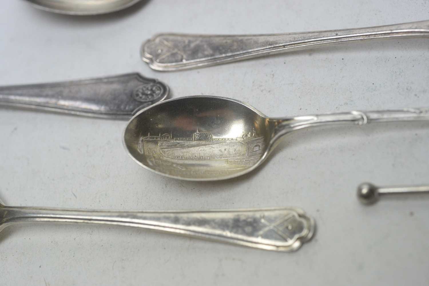 A selection of silver tea and coffee spoons, and a butter knife - Image 4 of 4